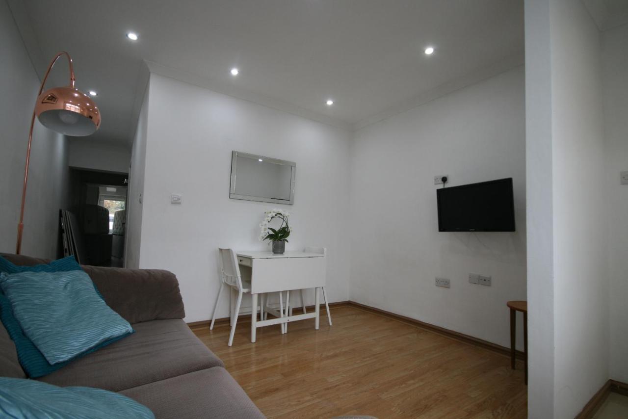 Molesey Near Hampton Court, Viking Short Stays West Molesey Extérieur photo