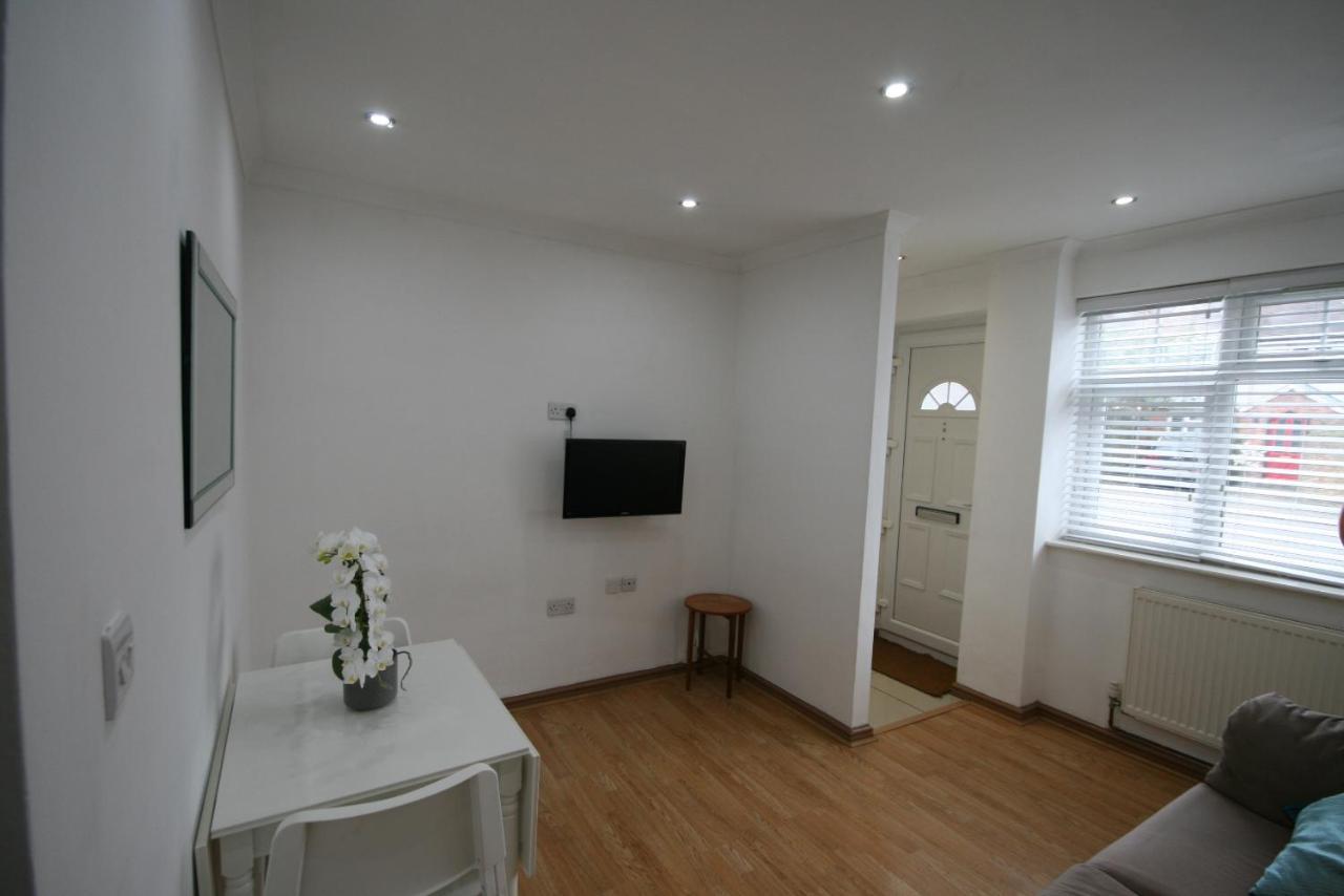 Molesey Near Hampton Court, Viking Short Stays West Molesey Extérieur photo