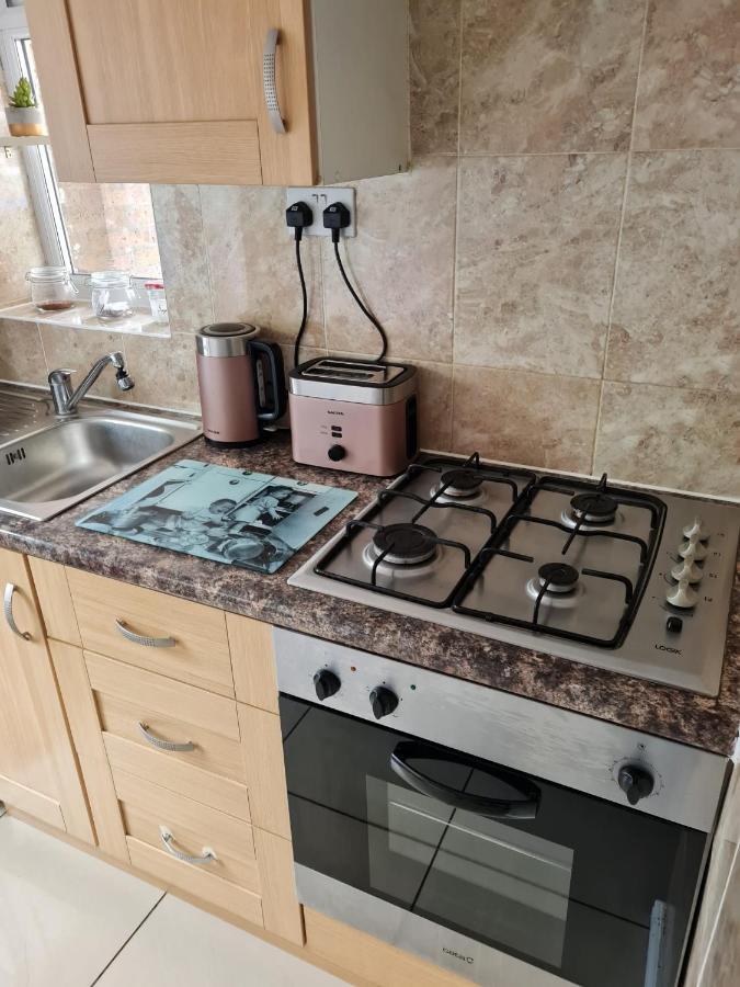 Molesey Near Hampton Court, Viking Short Stays West Molesey Extérieur photo