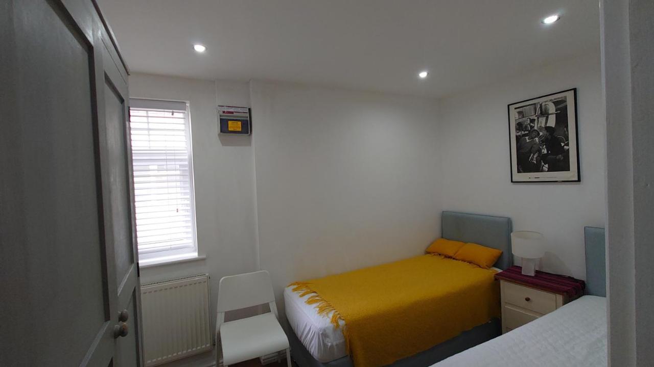 Molesey Near Hampton Court, Viking Short Stays West Molesey Extérieur photo